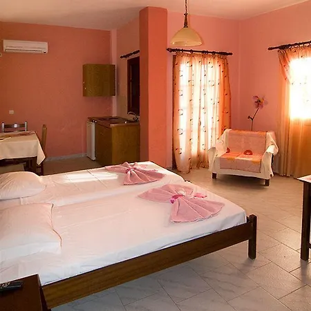 Four Seasons Aparthotel Amoopi